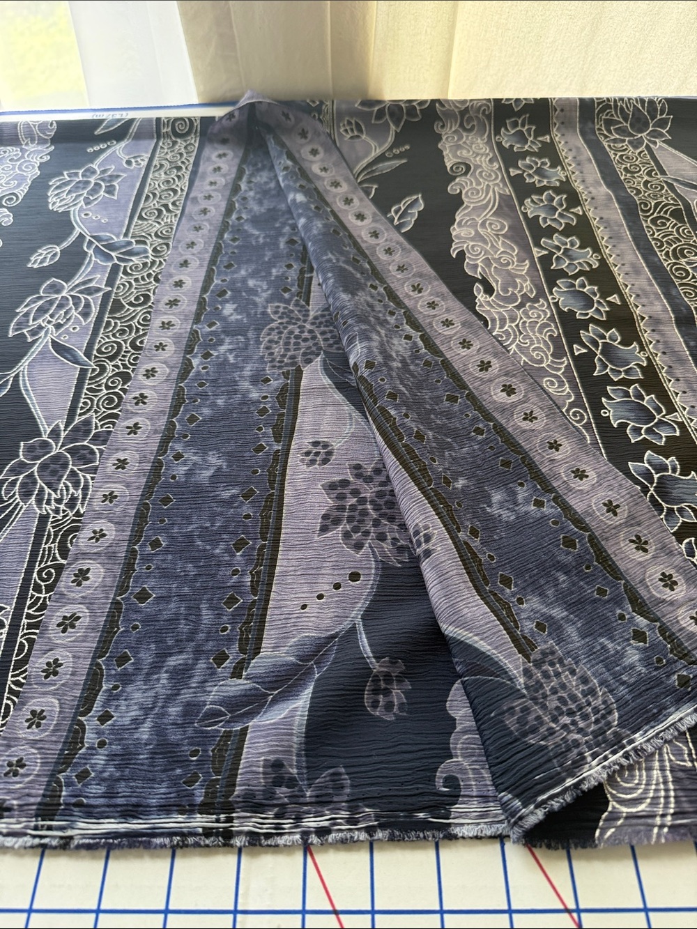 Vintage 1980s Crinkle Crepe Fabric Asian Floral Stripe Black Blue 3 1/3 Yds - Picture 7 of 13